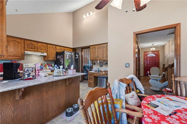 8117 Woodstone Street, Lenexa, KS 66219