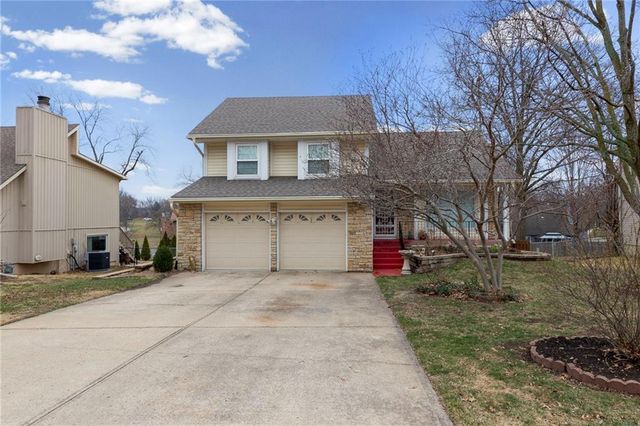 8117 Woodstone Street, Lenexa, KS 66219
