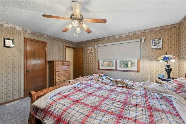 8117 Woodstone Street, Lenexa, KS 66219