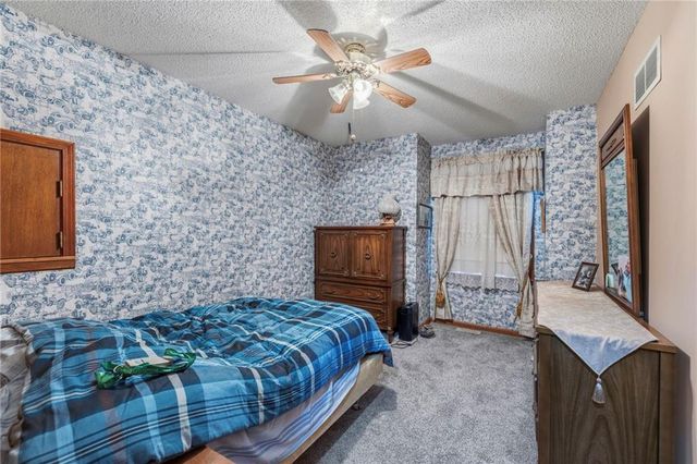 8117 Woodstone Street, Lenexa, KS 66219