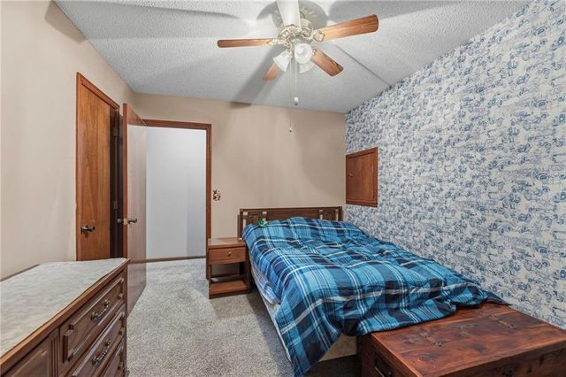 8117 Woodstone Street, Lenexa, KS 66219