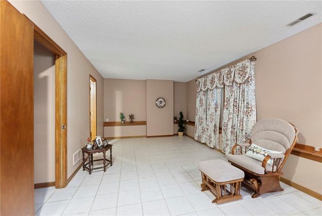 8117 Woodstone Street, Lenexa, KS 66219