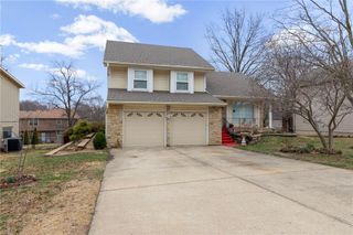 8117 Woodstone Street, Lenexa, KS 66219