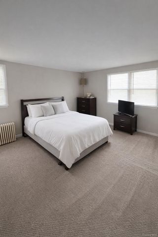 308 Kansas Street, Lindenhurst, NY 11757