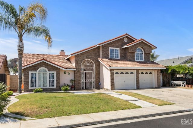 1914 Hummingbird Avenue, Delano, CA 93215