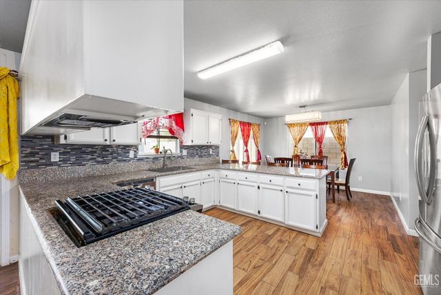 1914 Hummingbird Avenue, Delano, CA 93215