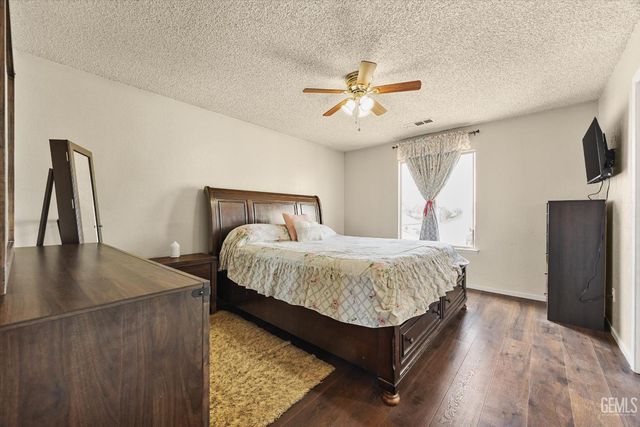 1914 Hummingbird Avenue, Delano, CA 93215