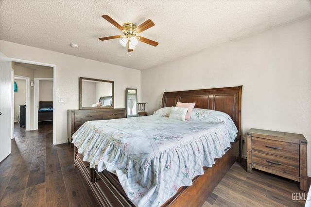 1914 Hummingbird Avenue, Delano, CA 93215