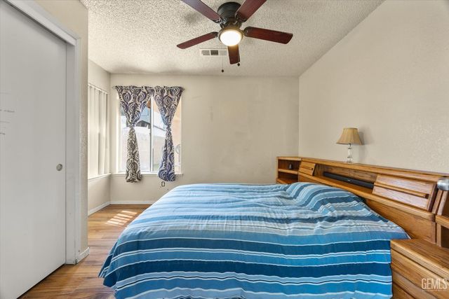 1914 Hummingbird Avenue, Delano, CA 93215