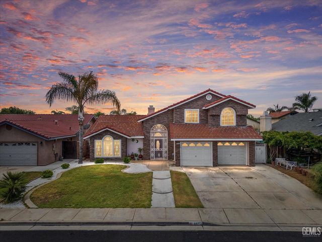 1914 Hummingbird Avenue, Delano, CA 93215