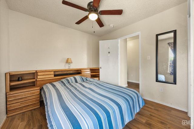 1914 Hummingbird Avenue, Delano, CA 93215