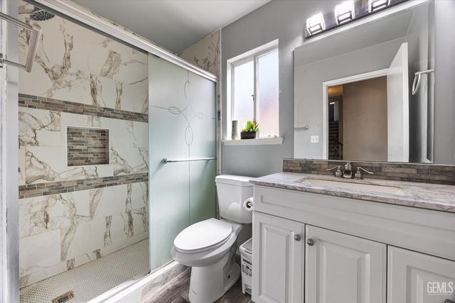 1914 Hummingbird Avenue, Delano, CA 93215