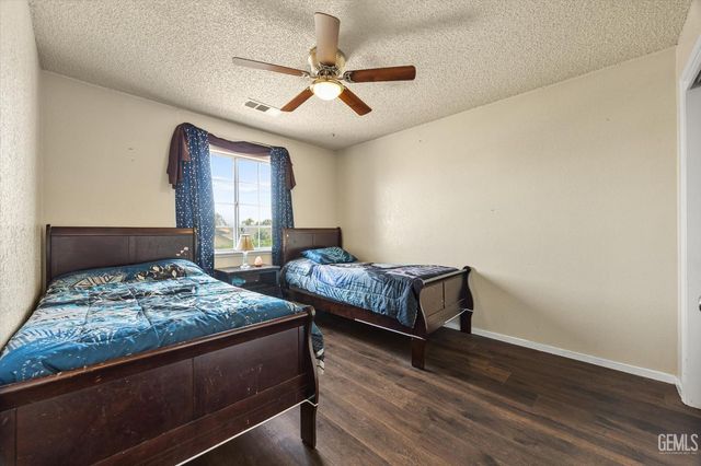 1914 Hummingbird Avenue, Delano, CA 93215