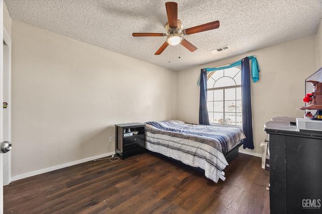 1914 Hummingbird Avenue, Delano, CA 93215