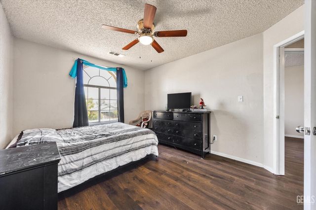 1914 Hummingbird Avenue, Delano, CA 93215