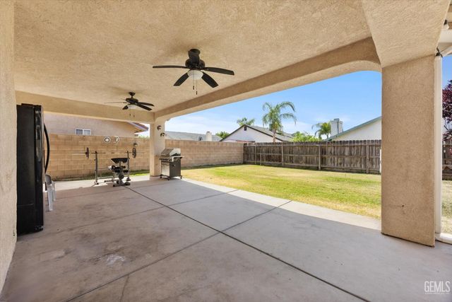 1914 Hummingbird Avenue, Delano, CA 93215