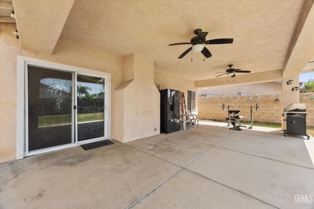 1914 Hummingbird Avenue, Delano, CA 93215