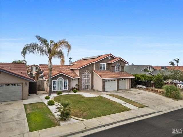 1914 Hummingbird Avenue, Delano, CA 93215