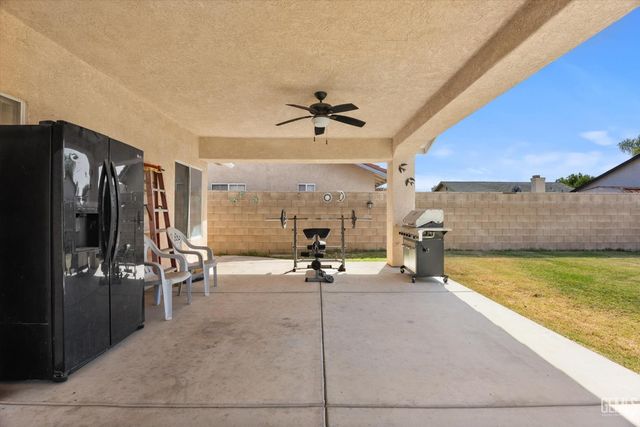 1914 Hummingbird Avenue, Delano, CA 93215