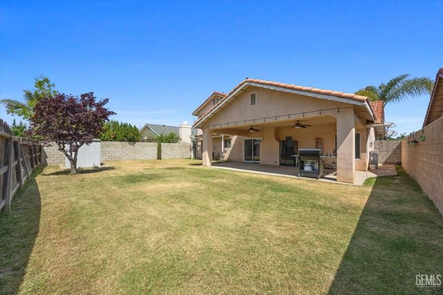 1914 Hummingbird Avenue, Delano, CA 93215