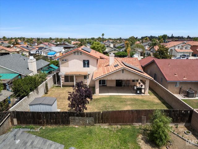 1914 Hummingbird Avenue, Delano, CA 93215