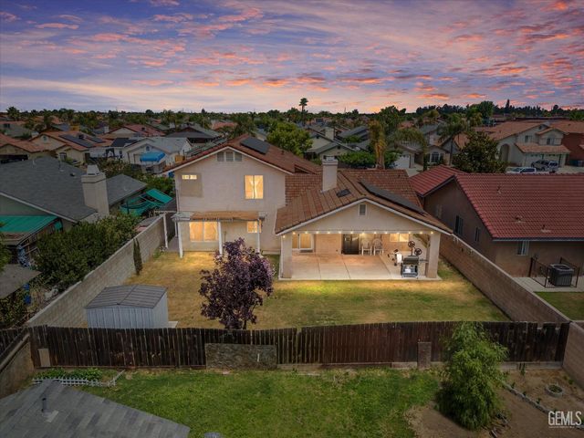 1914 Hummingbird Avenue, Delano, CA 93215