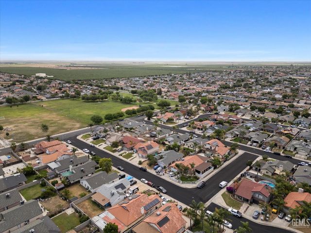 1914 Hummingbird Avenue, Delano, CA 93215