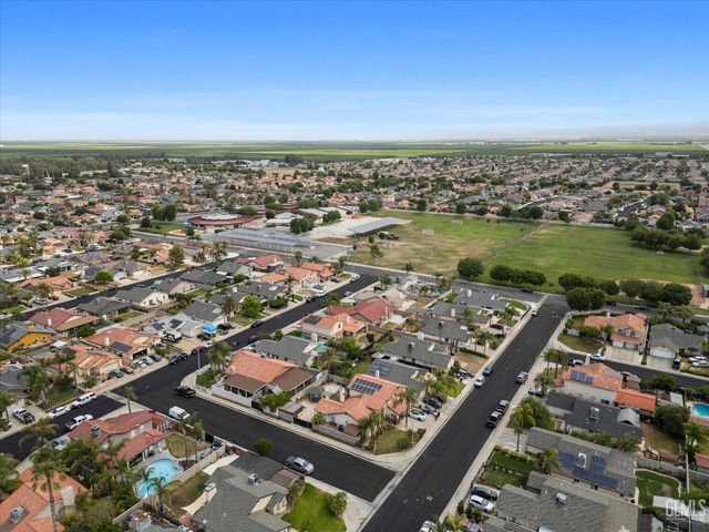 1914 Hummingbird Avenue, Delano, CA 93215