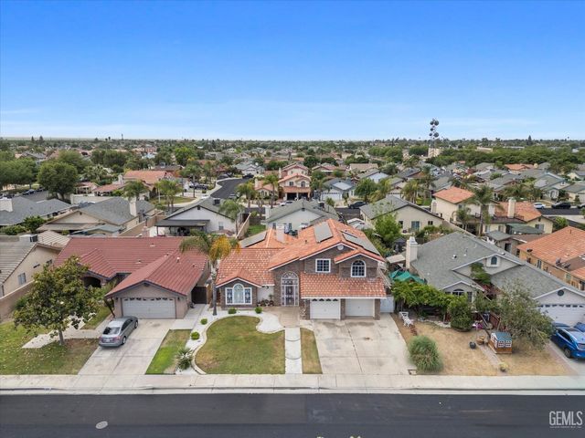 1914 Hummingbird Avenue, Delano, CA 93215
