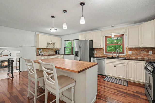 14680 University Avenue NW, Andover, MN 55304