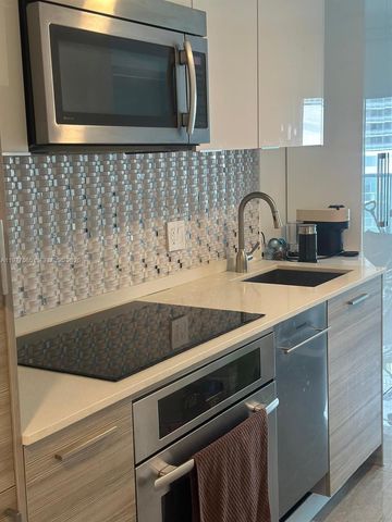 1300 Brickell Bay Dr 2512, Miami, FL 33131