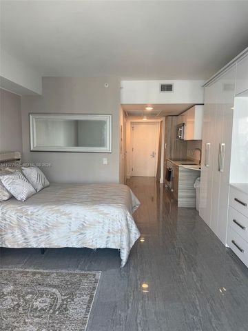 1300 Brickell Bay Dr 2512, Miami, FL 33131