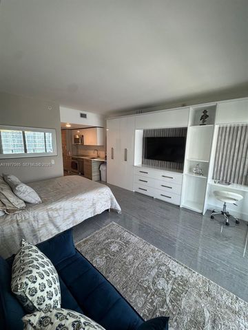 1300 Brickell Bay Dr 2512, Miami, FL 33131