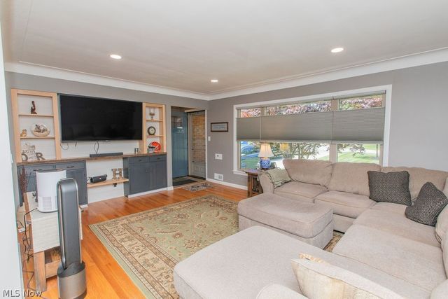7165 Glencairn Drive, Parma, OH 44134