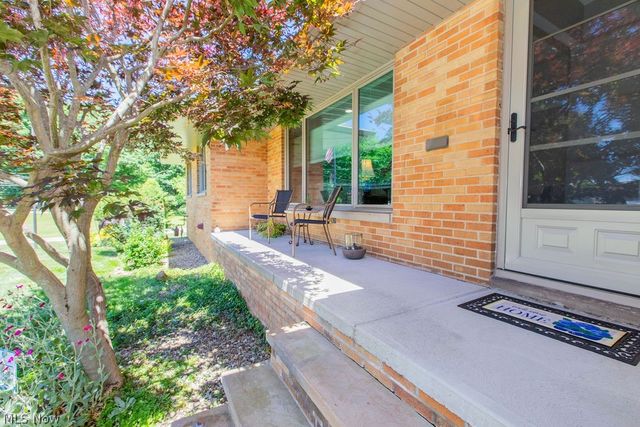 7165 Glencairn Drive, Parma, OH 44134