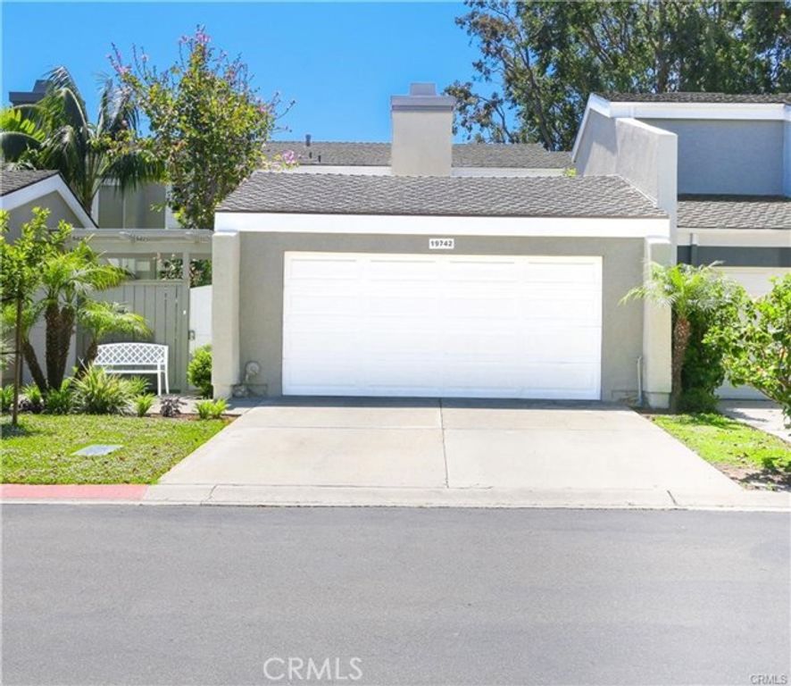 19742 Oceanaire Circle, Huntington Beach, CA 92648
