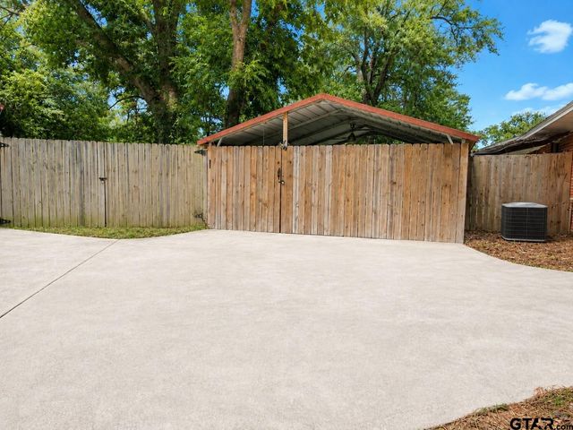 409 Poe St, Quitman, TX 75783