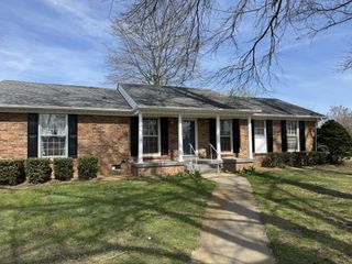 201 Orchard Rd, Clarksville, TN 37042