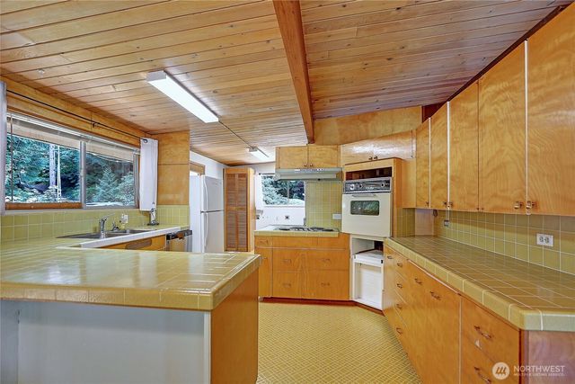 1351 Steffen Place, Camano Island, WA 98282