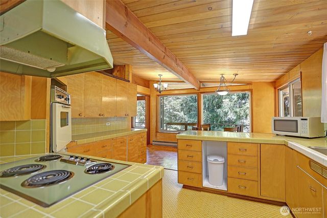 1351 Steffen Place, Camano Island, WA 98282
