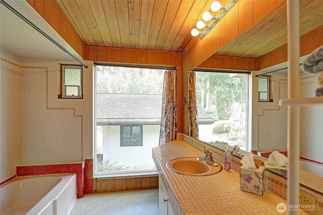 1351 Steffen Place, Camano Island, WA 98282