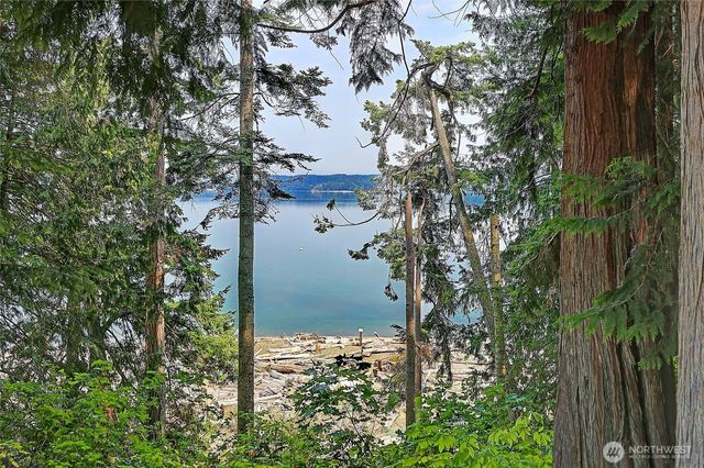 1351 Steffen Place, Camano Island, WA 98282