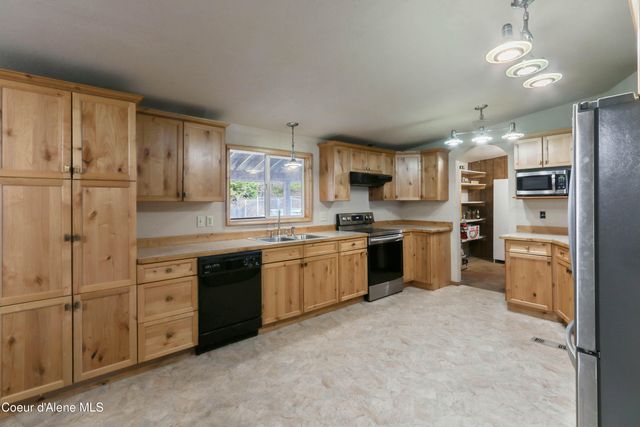 457 Winterton RD, Sandpoint, ID 83864 property photo