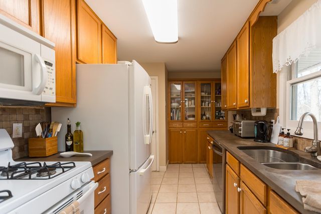 909 CRESTWOOD DR, Staunton, VA 24401