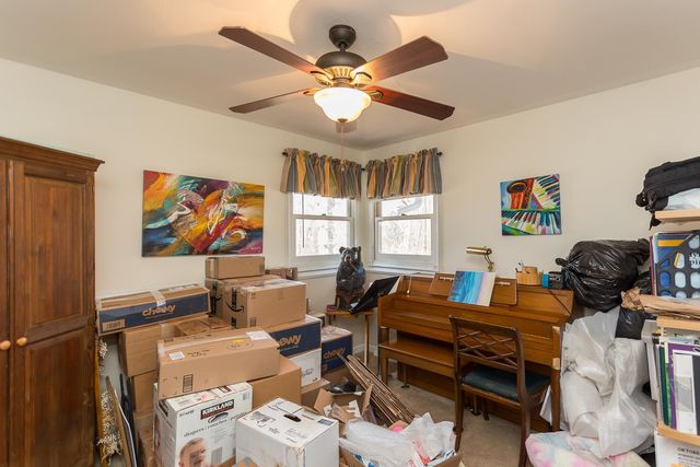 909 CRESTWOOD DR, Staunton, VA 24401