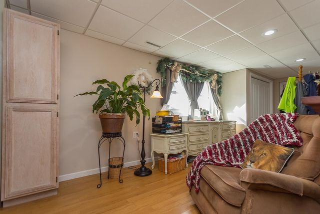 909 CRESTWOOD DR, Staunton, VA 24401