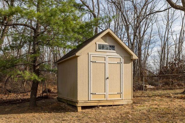 909 CRESTWOOD DR, Staunton, VA 24401