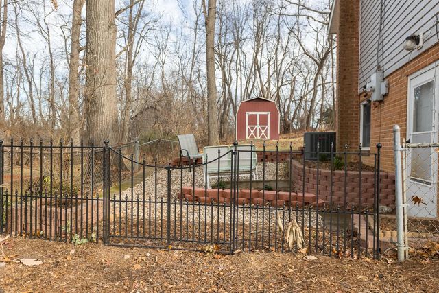 909 CRESTWOOD DR, Staunton, VA 24401