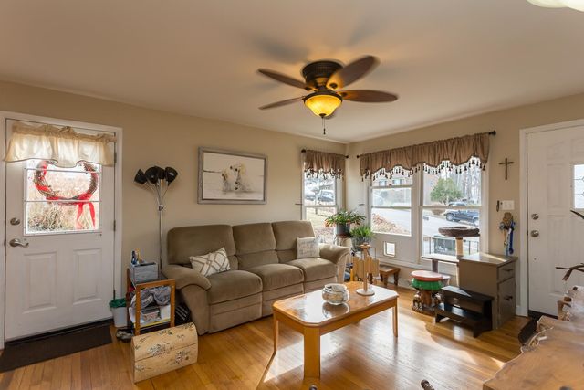 909 CRESTWOOD DR, Staunton, VA 24401