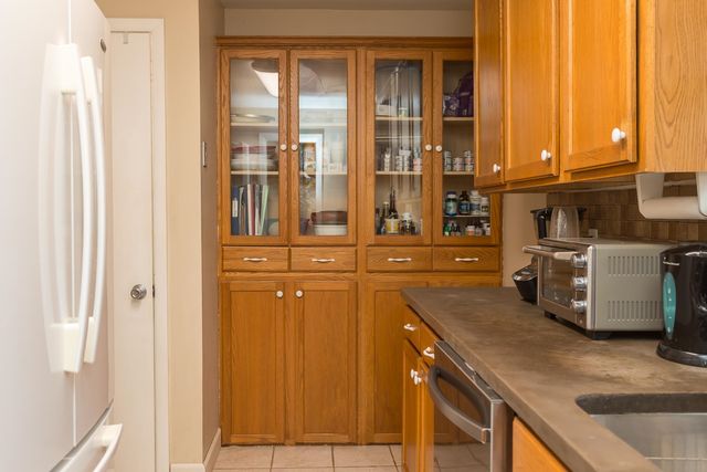 909 CRESTWOOD DR, Staunton, VA 24401